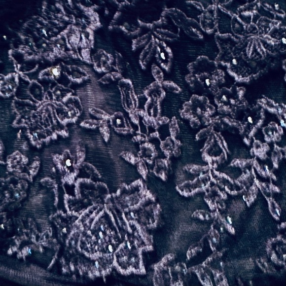 Ruched Twist Column Gown
La Femme size 20 navy Blue NWT - Picture 6 of 12